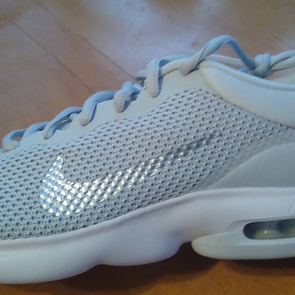 NWOT - Nike shoes - Picture 5 of 5